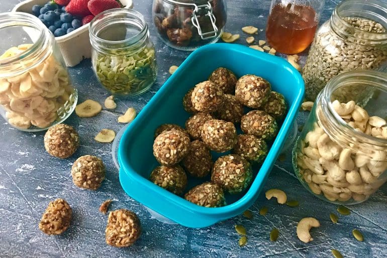 Fruit and nut breakfast balls