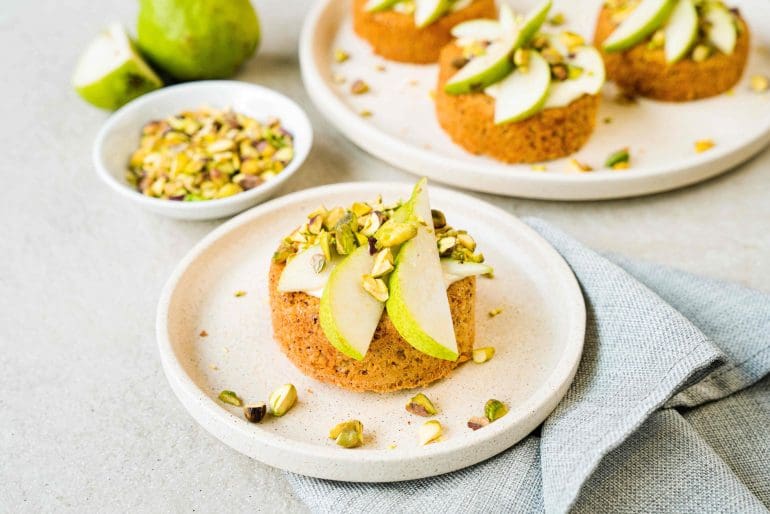 Nuts for Life - Hazelnuts cakes with pear and pistachio